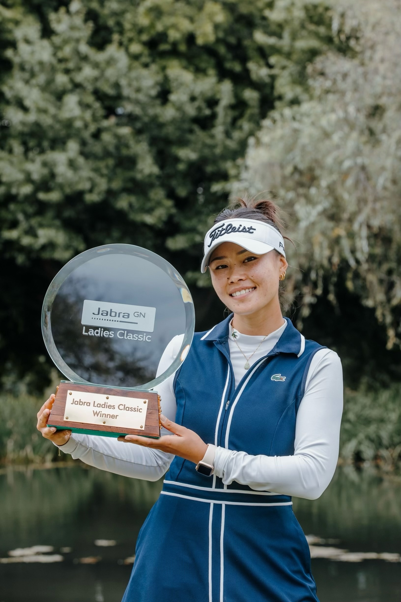 Lois Lau with the Jabra Ladies Classic trophy